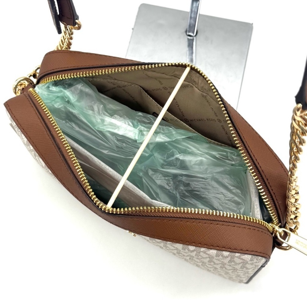 Michael Kors Large EW Crossbody Bag & Large Trifold Wallet Vanilla/Brown Set - Picture 6 of 11